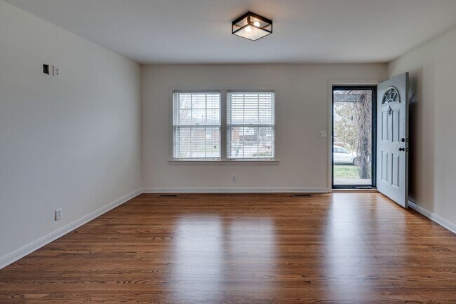 Building Photo - 514 Continental Dr