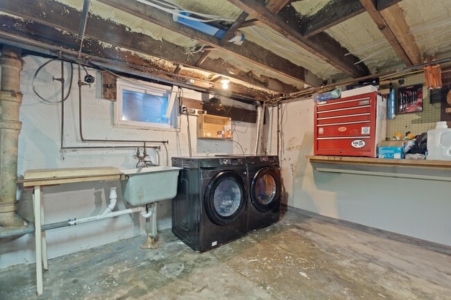 Building Photo - 818 Trenton Ave