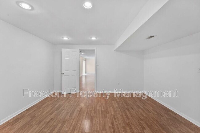 Building Photo - 9140 Worthington Dr