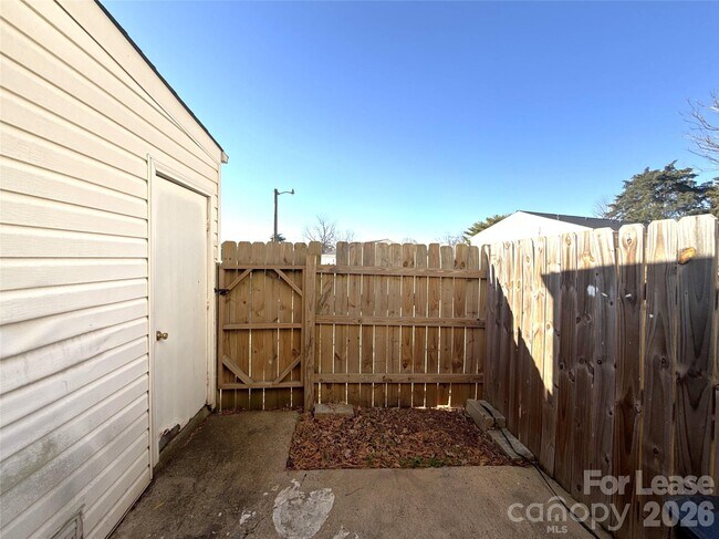 Building Photo - 7906 Oak Meadow Ct