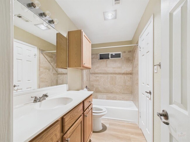 Building Photo - 14405 Tiffer Ln