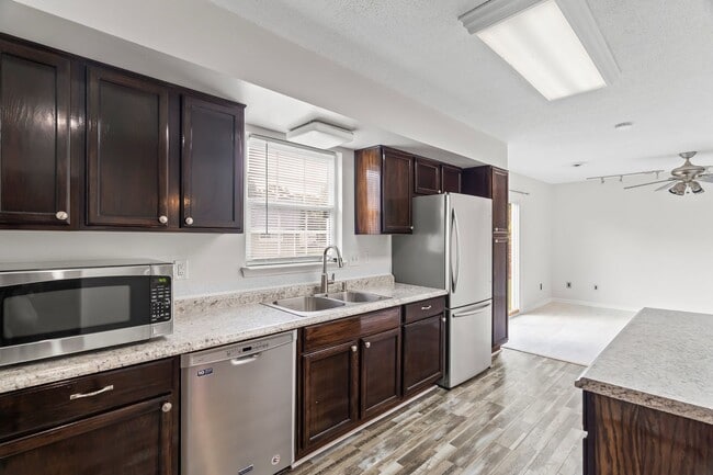 Building Photo - Charming 3BR with Fenced Yard