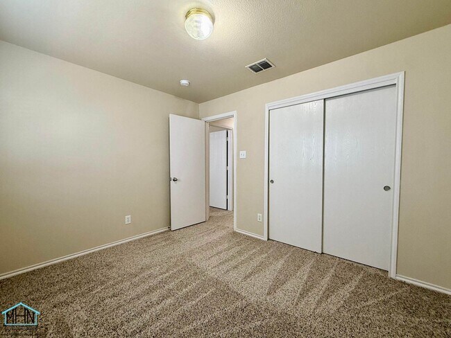 Building Photo - 3430 Ironwood Falls
