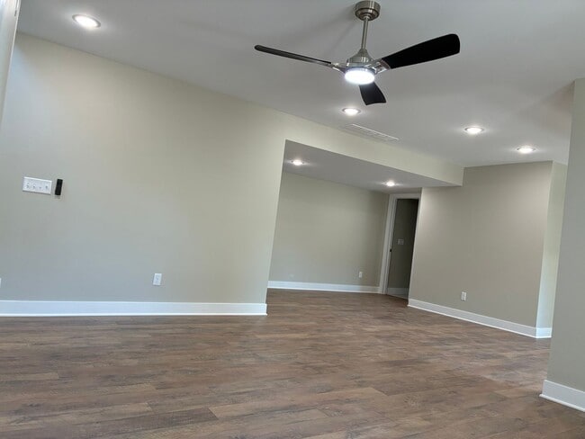 Building Photo - 102 Twin Lakes Dr