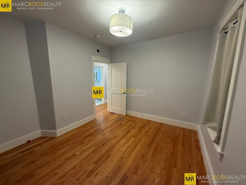 Building Photo - 331 Chelsea St