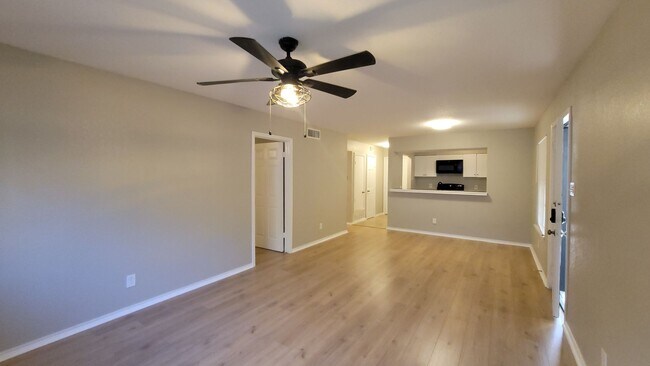 Building Photo - Spacious 1 Bedroom Apartment in Balcones Heights