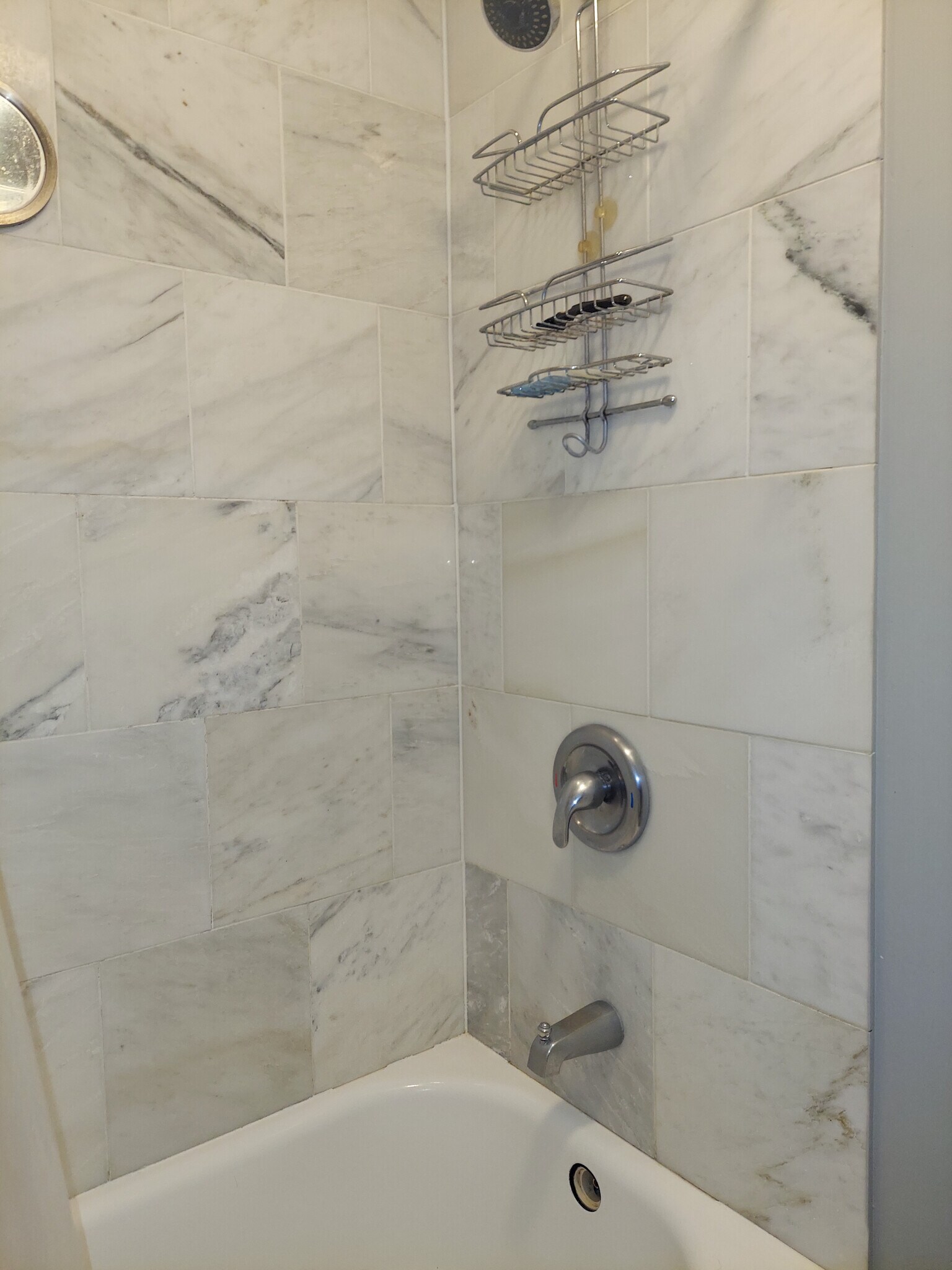 Building Photo - 1832 W Addison St