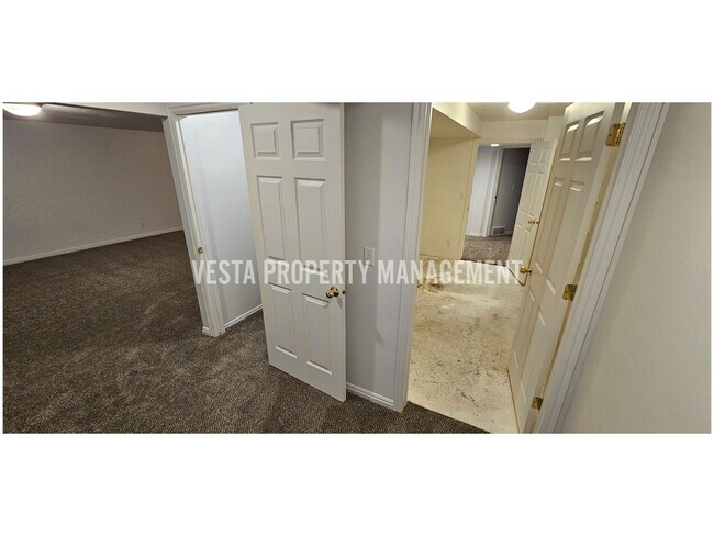 Building Photo - 981 Hudson St