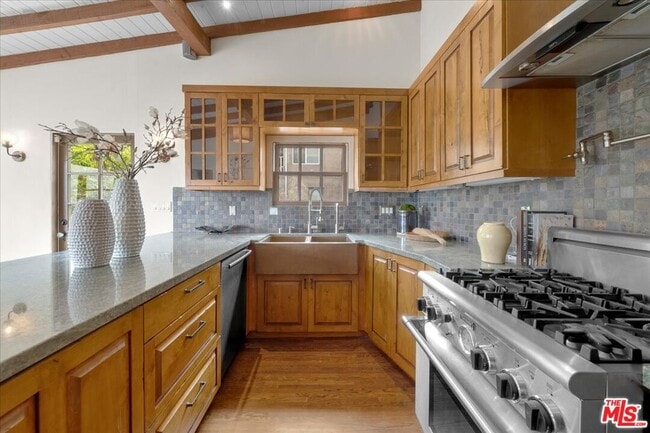 Building Photo - 3074 Lake Hollywood Dr