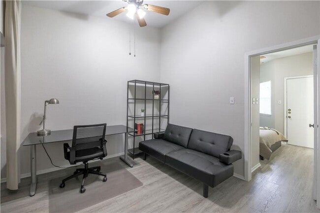 Building Photo - Furnished 1x1 North Campus Apartment on Guad