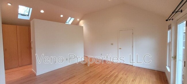 Building Photo - 16 Maple Ave