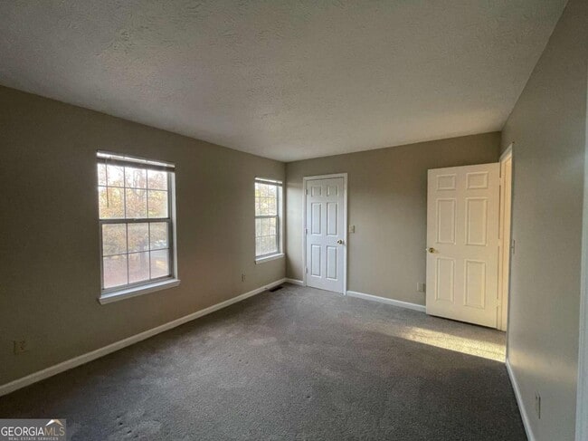 Building Photo - 3774 Meadow Creek Dr