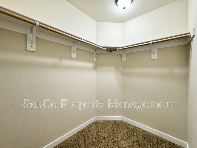 Building Photo - 322 SW Marsuda Terrace