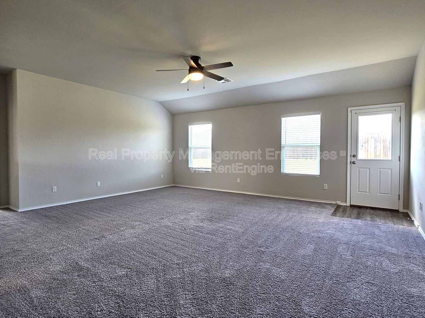 Building Photo - 319 Waterside Dr