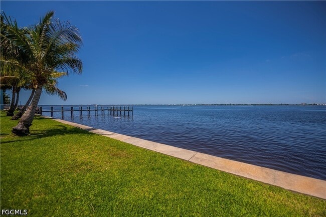 Building Photo - 1900 Clifford St