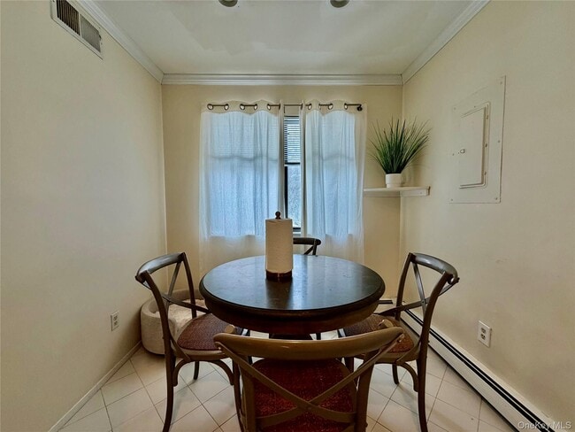 Building Photo - 75 Greenway Close