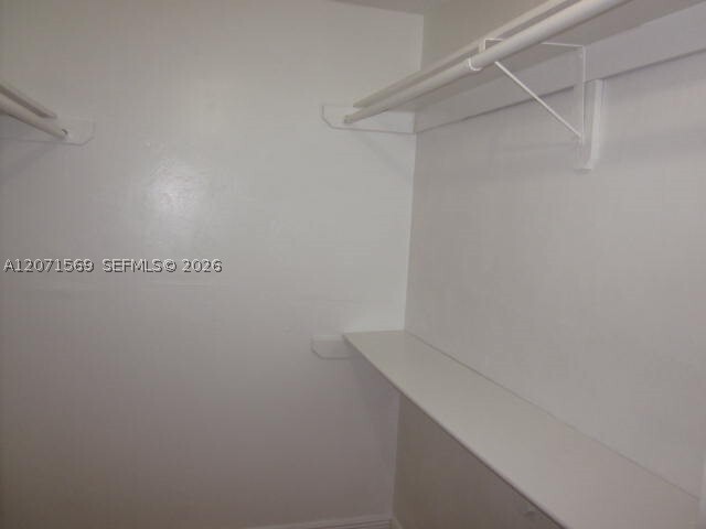 Building Photo - 10822 N Kendall Dr