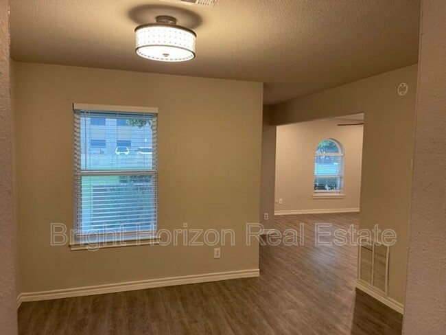 Building Photo - 1017 Mullins St