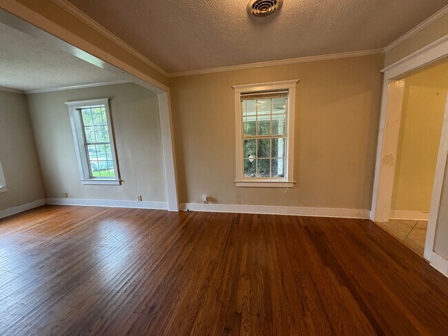 Building Photo - 207 Goodman Pl