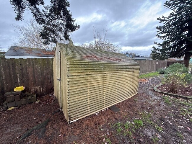 Building Photo - 3677 Carmelle Ct NE