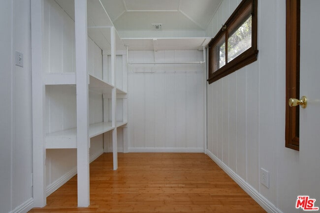 Building Photo - 3682 Berry Dr