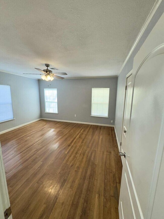 Building Photo - 4000 Austin Ave