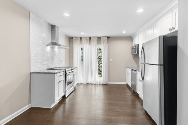Building Photo - Plaza Midwood/Noda Duplex Property