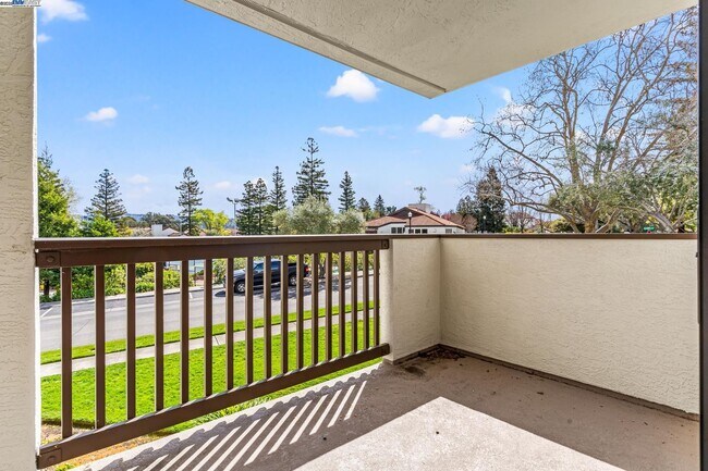 Building Photo - Nor Cal Realty Inc, 3BD 2 BTH condo ***Mes...