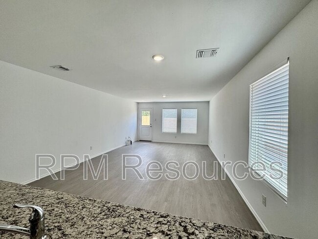 Building Photo - 14818 Razorbill Dr