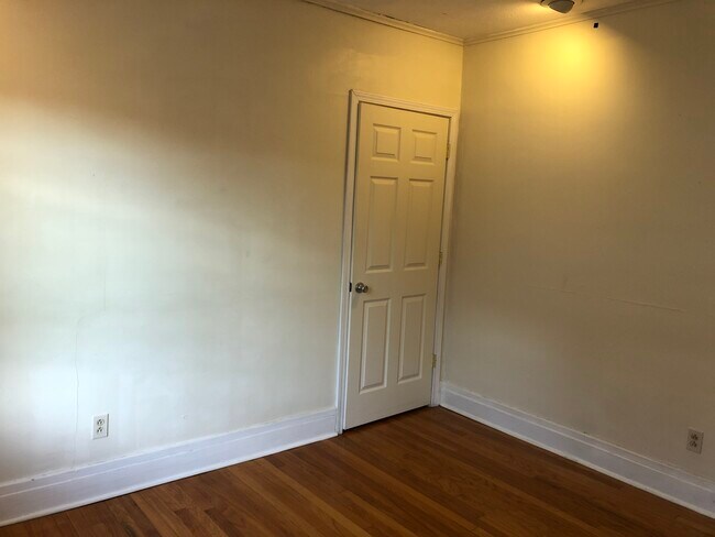 Building Photo - 1125 Lancaster Ave