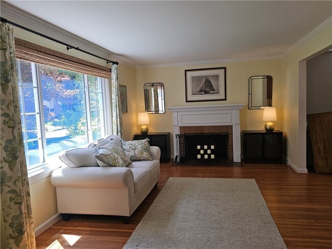 Building Photo - 50 Greenview Dr