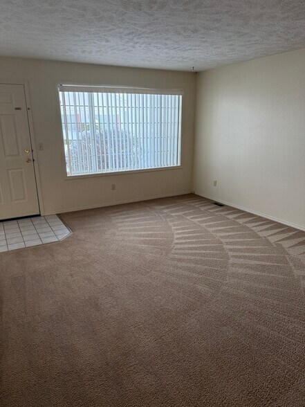 Building Photo - 3418 E 57th Ave