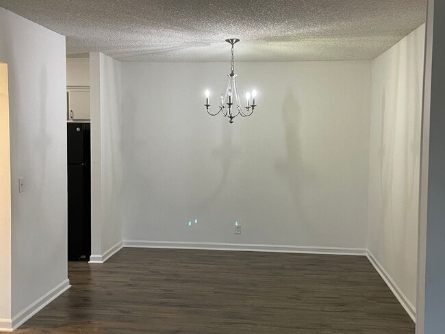 Building Photo - Awesome 2 Bedroom Condo Near the River!