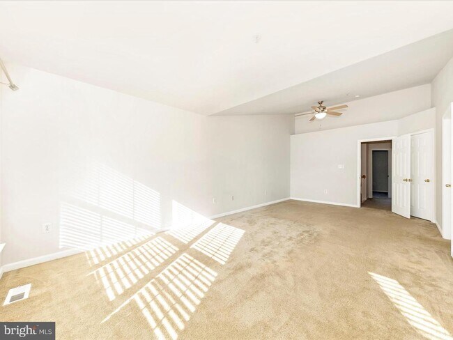 Building Photo - 2103 Paxton Terrace