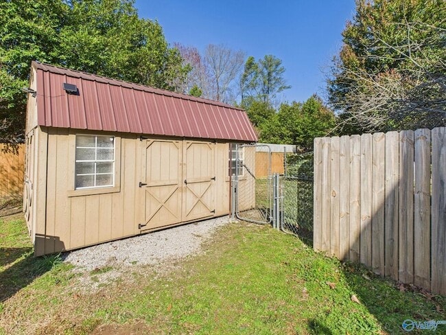 Building Photo - 2521 Lancelot Dr SE