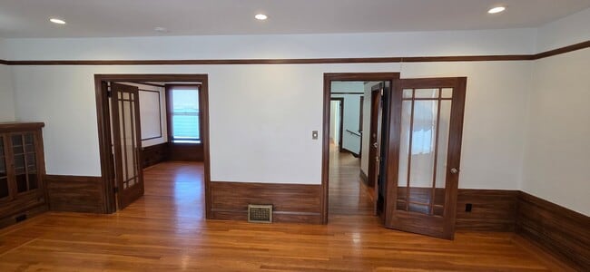 Building Photo - Top Floor, Classic Marina Style Flat in th...