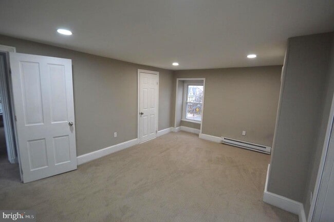 Building Photo - 322 Jones Ave