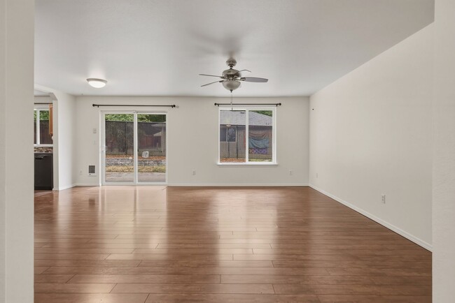 Building Photo - Beautifully Updated 3-Bedroom Rambler with Open Floor Plan & Private Fenced Yard