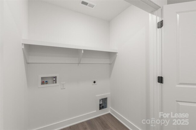 Building Photo - 2823 Coronet Way