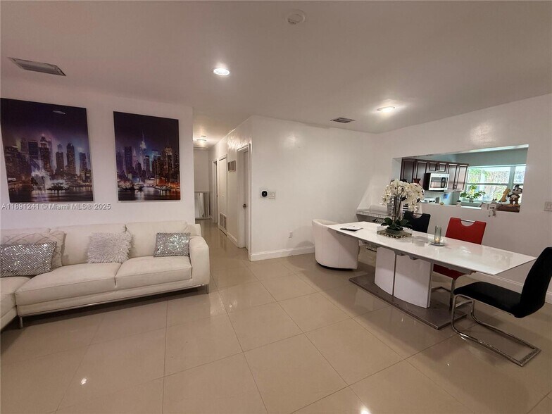 Building Photo - 16030 Miami Dr