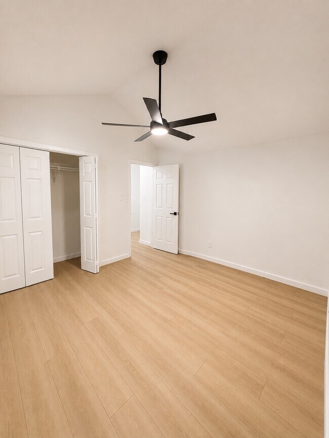 Building Photo - 2112 Valley Oaks Dr SE