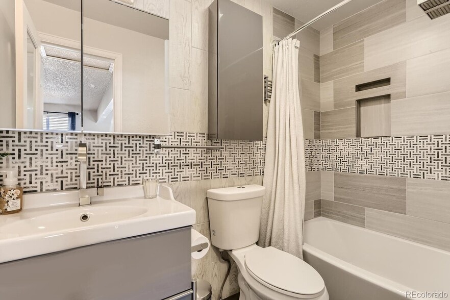 Building Photo - 4636 S Buckley Way