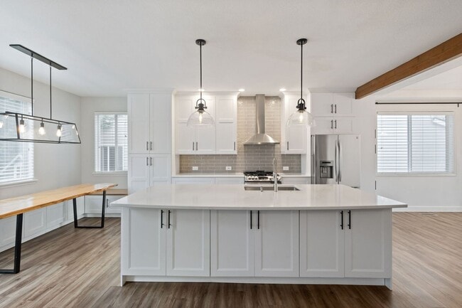 Building Photo - 14081 SW Viewpoint Ct