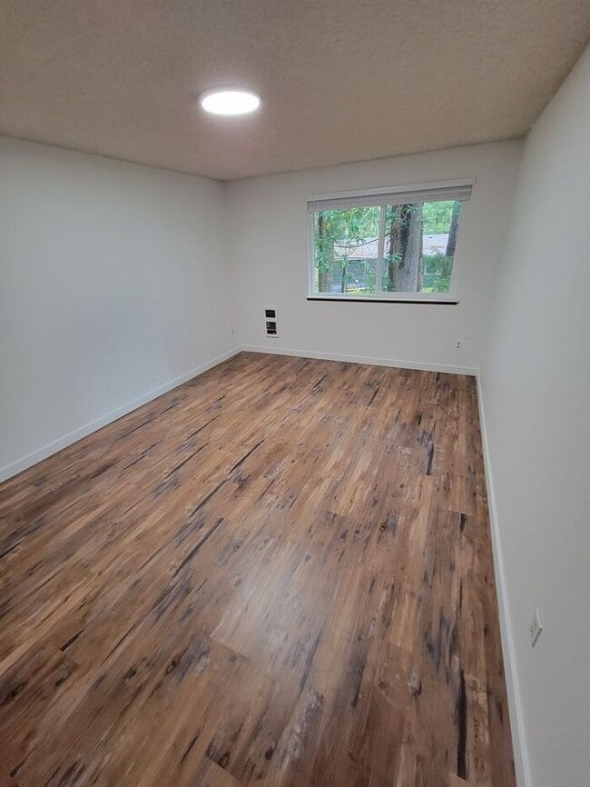 Building Photo - West Olympia 2bdr 1.5bath Townhome w/ garage & parking