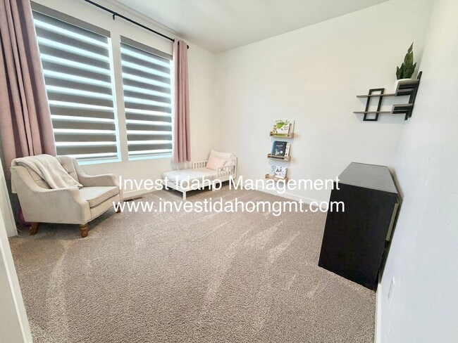 Building Photo - A Home You'll Fall in Love With