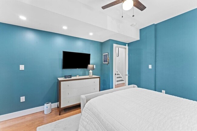 Building Photo - 76 Condict St