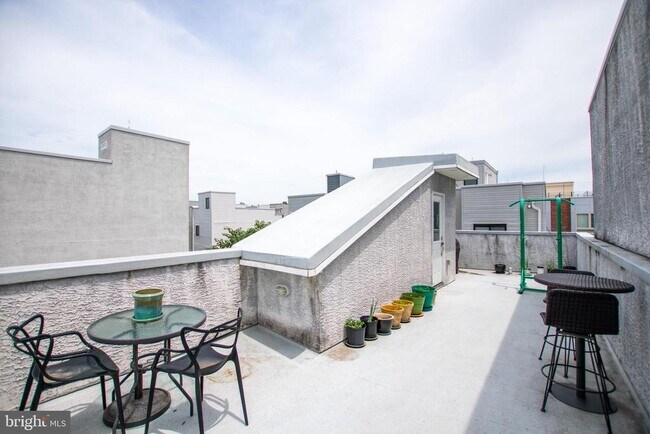 Building Photo - 1441 S Bouvier St