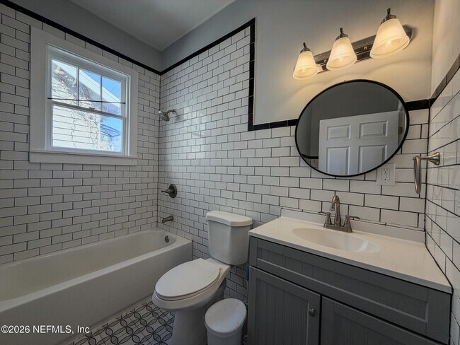 Building Photo - 2047 N Market St