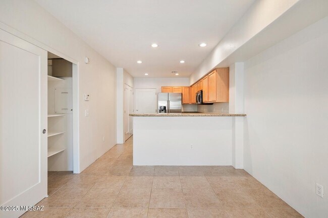 Building Photo - 3121 N Olsen Ave