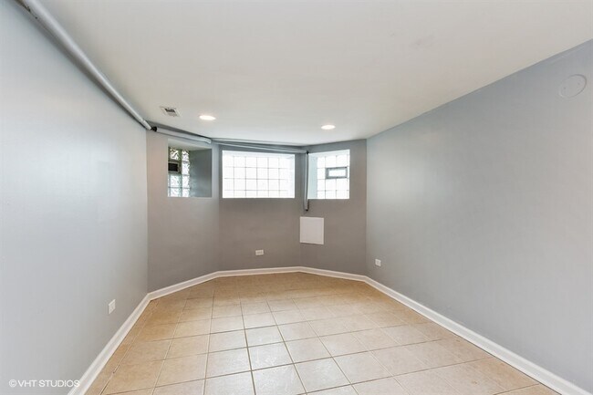 Building Photo - 6610 S Rhodes Ave
